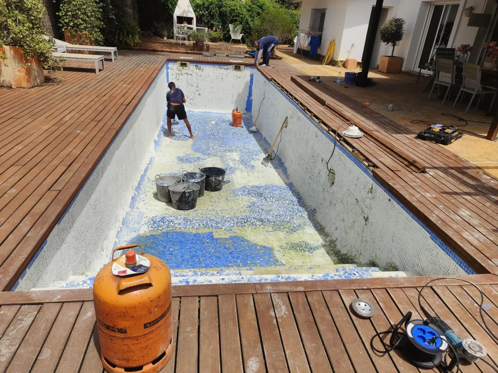 renovacion de gresite en piscina cataluña renovacion de gresite en piscina cataluña