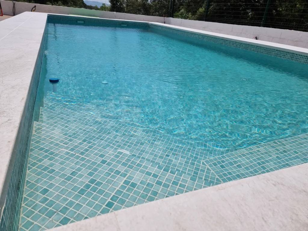 renovación completa piscina y pavimento exterior en cataluña