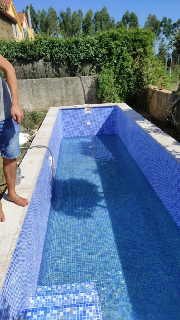 pavimento exterior antideslizante para piscinas en cataluña