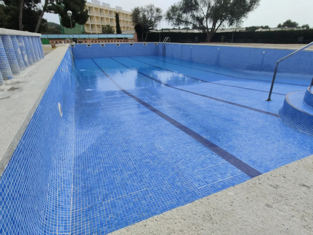 solera decorativa para piscina en cataluña