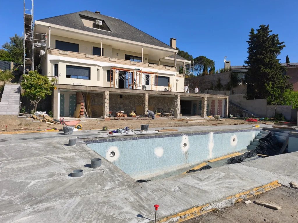 cambio de solera y revestimiento de piscina cataluña