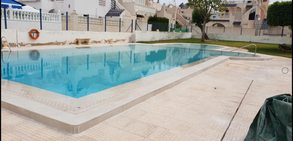 reforma estética de piscina y entorno en cataluña